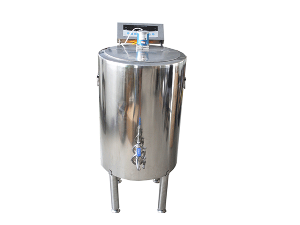 What are the characteristics of mixing tank?